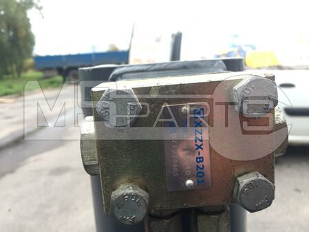 Автокран XCMG XCT30S. Замена гидрозамка на аутригере - 1